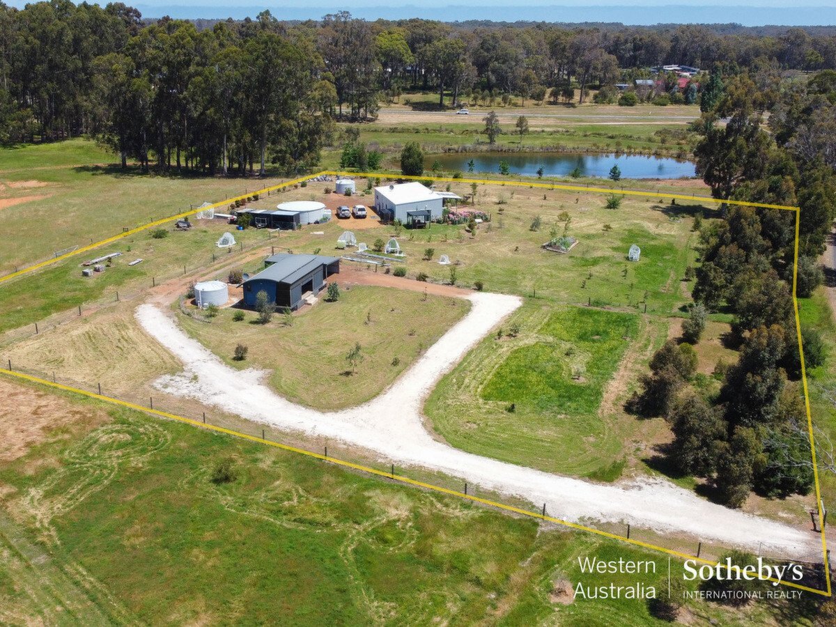 13 Rowe Rd West, Witchcliffe WA 6286