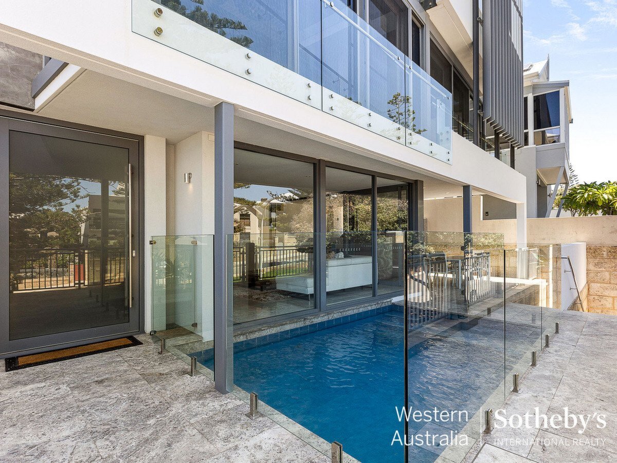 18 Swansea Promenade, Mindarie WA 6030